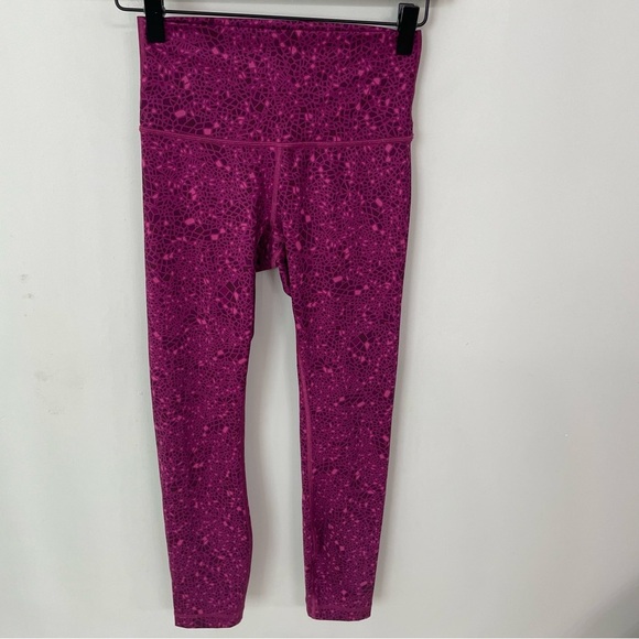Lululemon High Times Pant Size 4 Leggings Paradise Geo Regal Plum Gym Yoga  4 - Picture 4 of 7